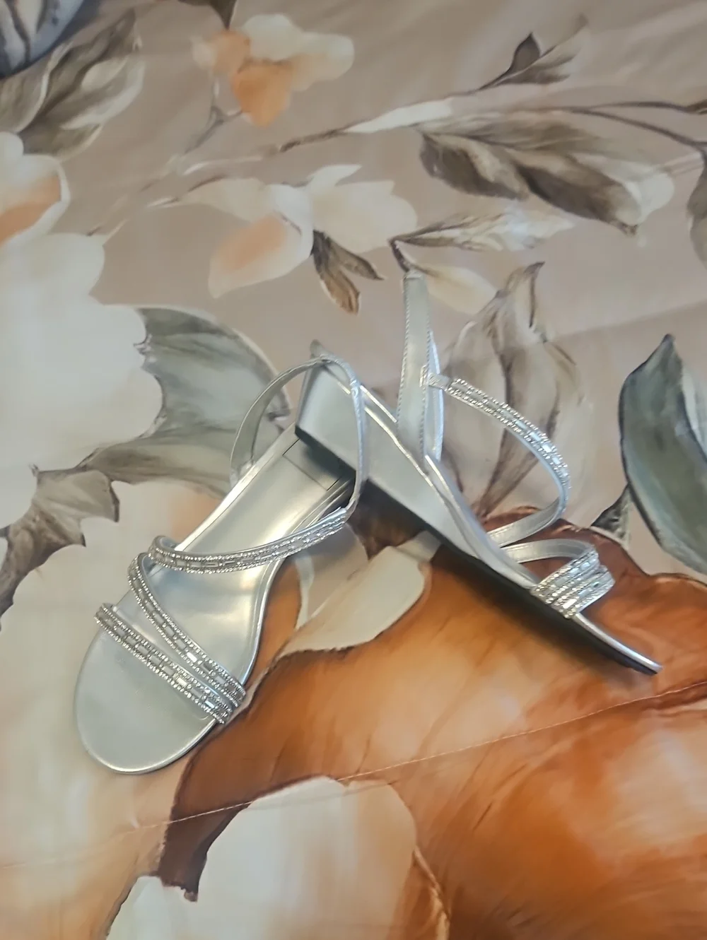 Sandals Embellished W  Stones Silver 8.5 Med Like New Low Heal By NY TRANSIT